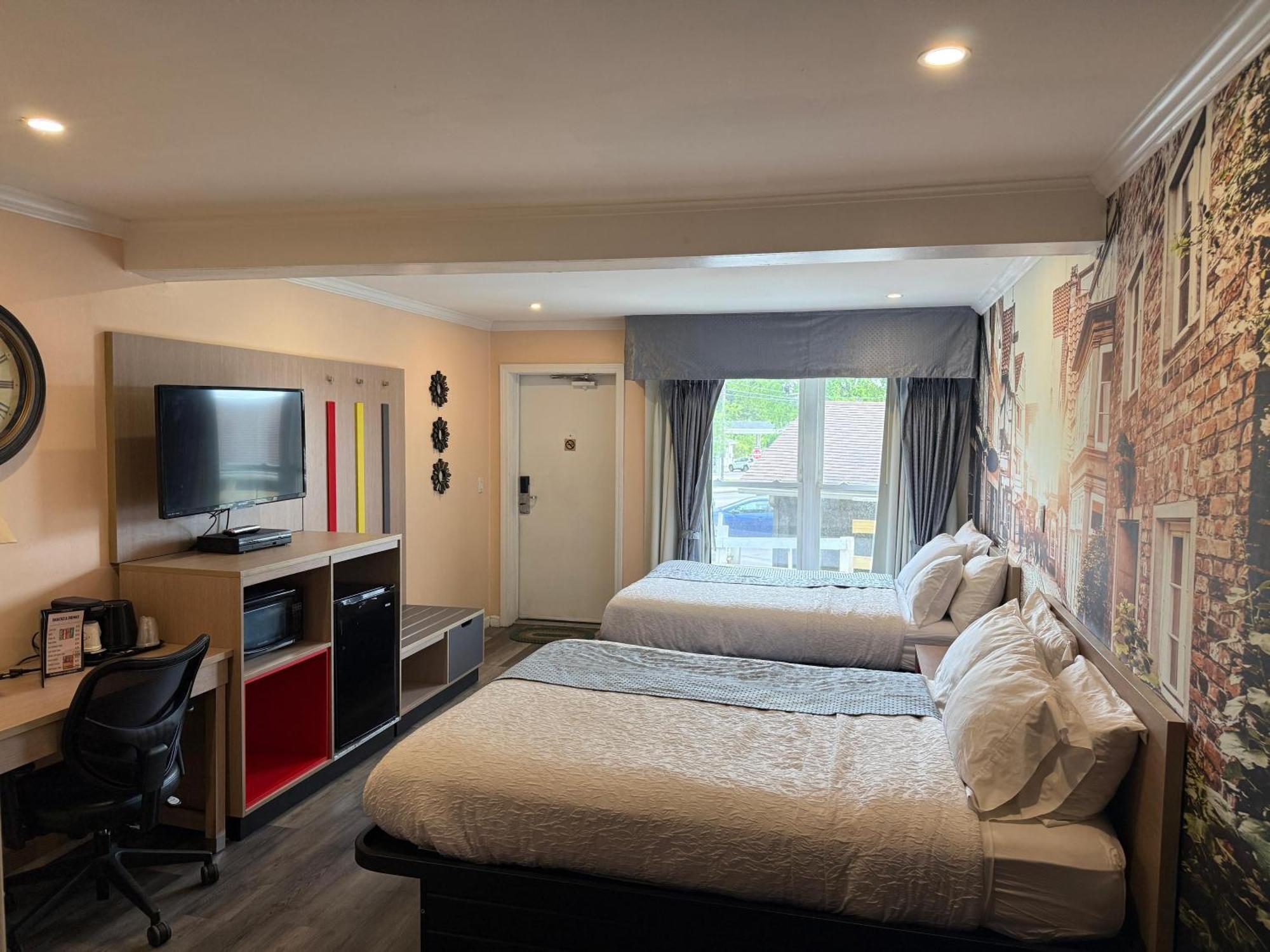 Hamilton Inn Стърбридж Екстериор снимка