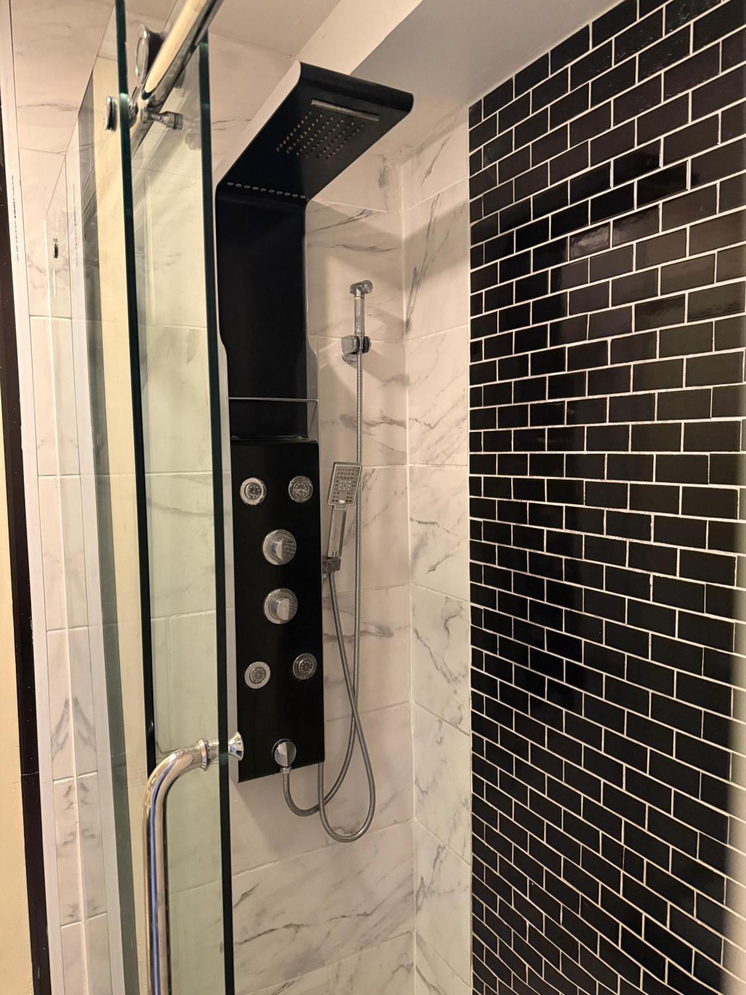 Hamilton Inn Стърбридж Екстериор снимка