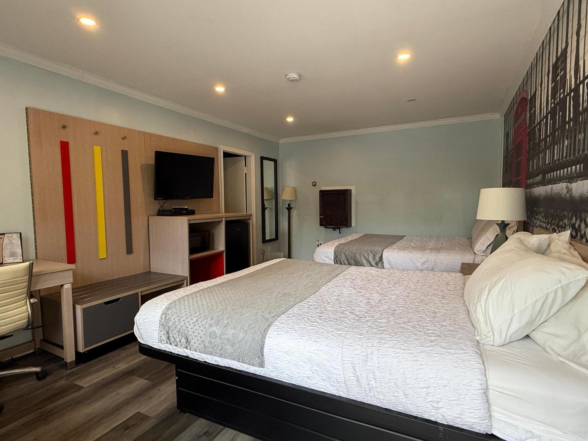 Hamilton Inn Стърбридж Екстериор снимка