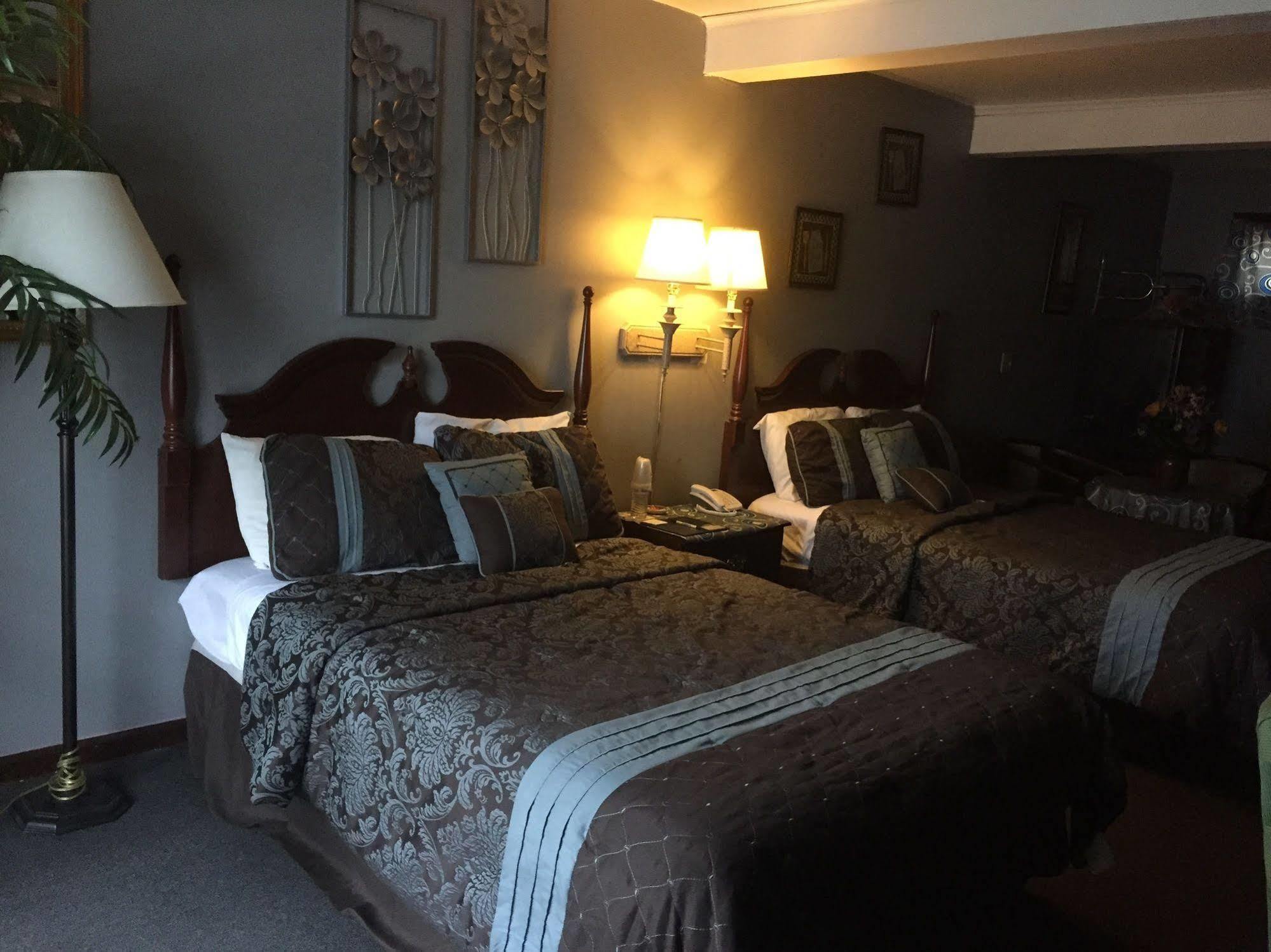 Hamilton Inn Стърбридж Екстериор снимка
