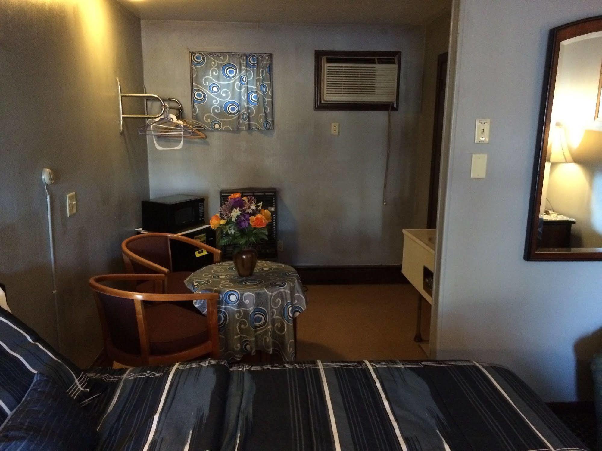 Hamilton Inn Стърбридж Екстериор снимка