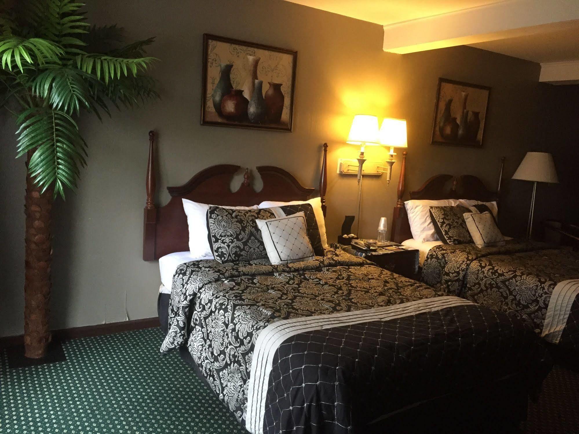 Hamilton Inn Стърбридж Екстериор снимка