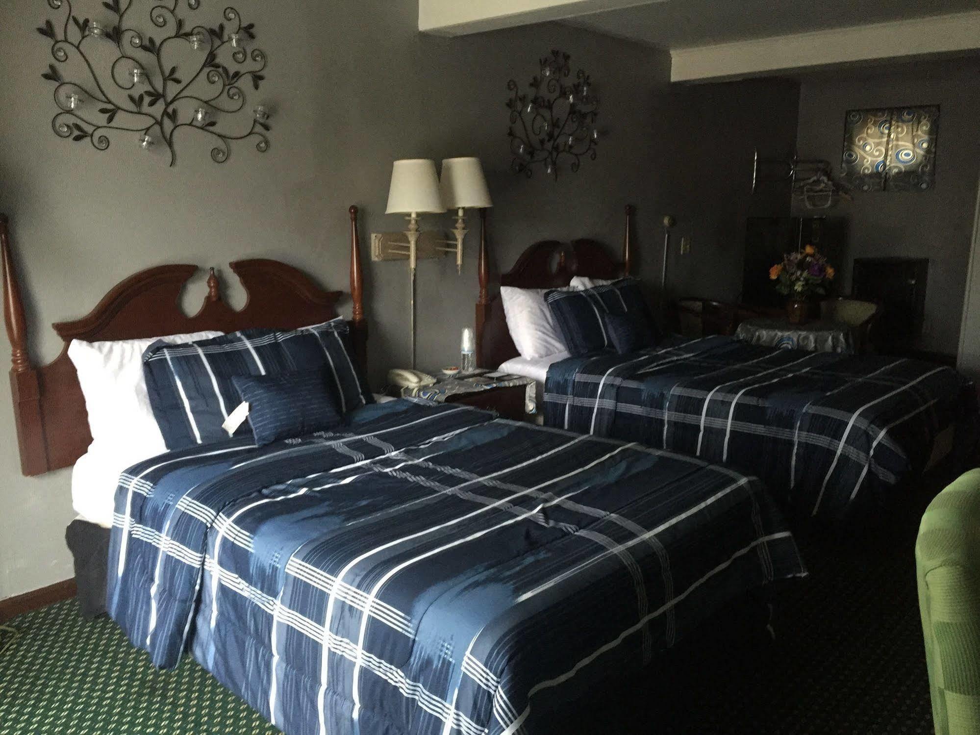 Hamilton Inn Стърбридж Екстериор снимка