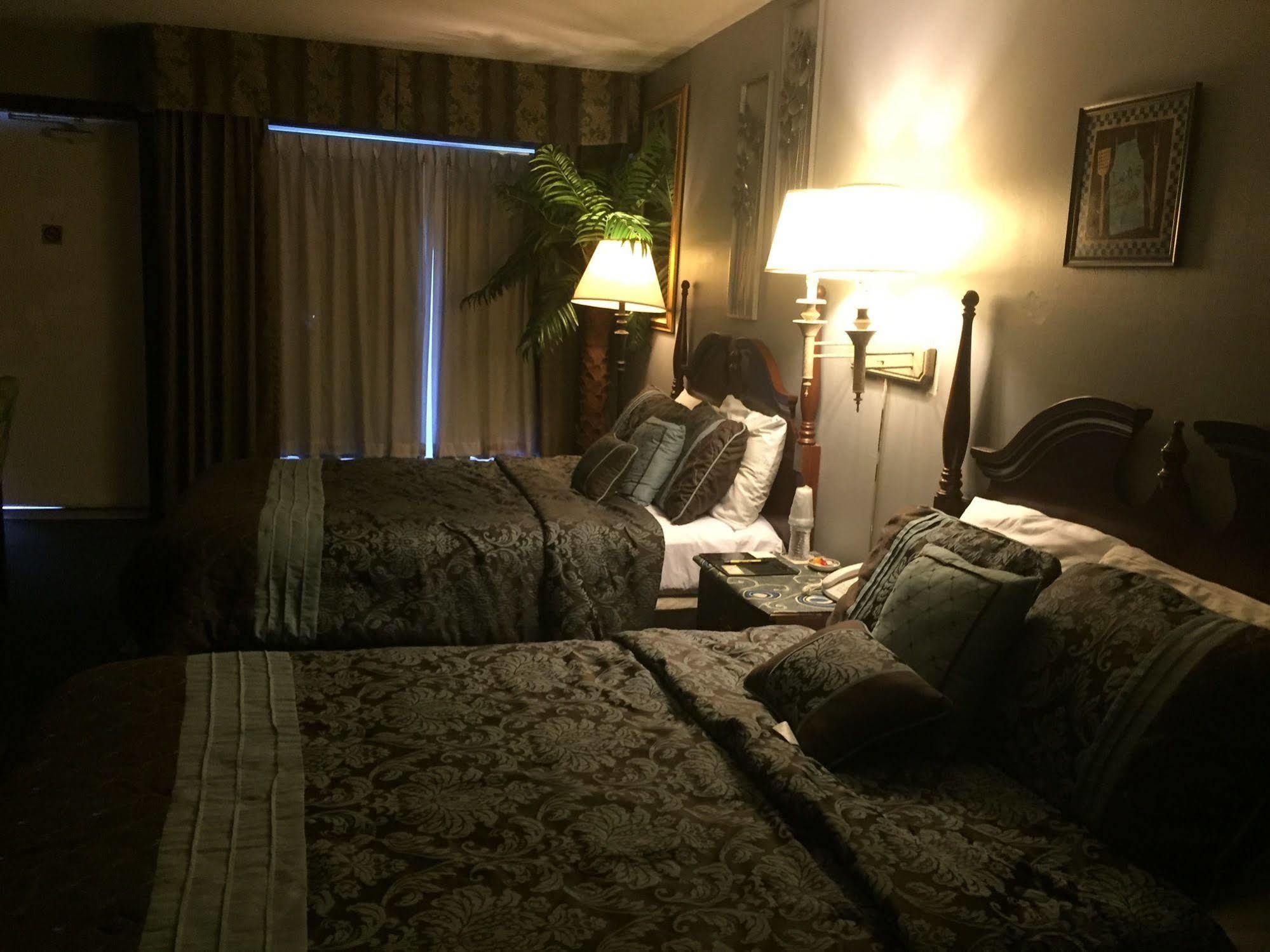 Hamilton Inn Стърбридж Екстериор снимка