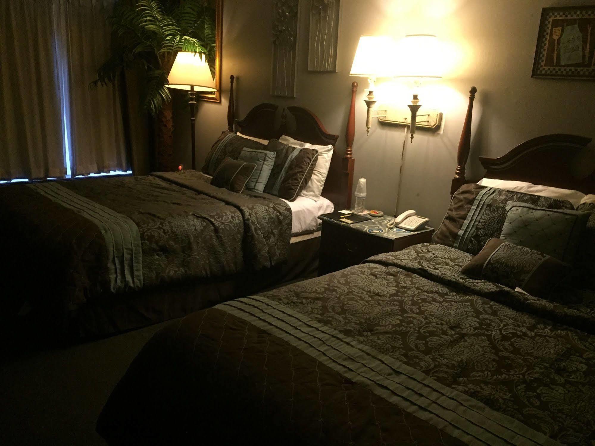 Hamilton Inn Стърбридж Екстериор снимка