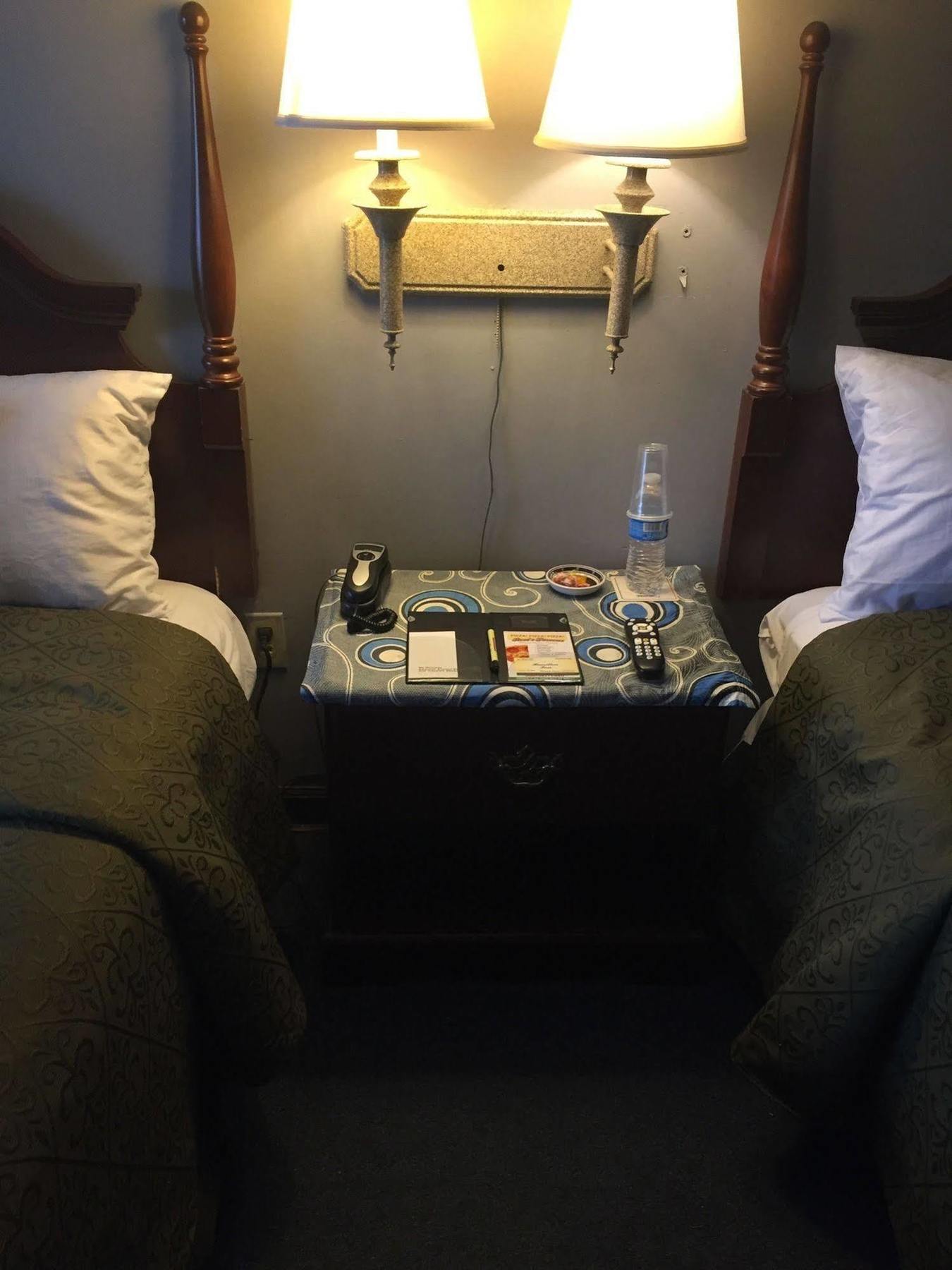 Hamilton Inn Стърбридж Екстериор снимка
