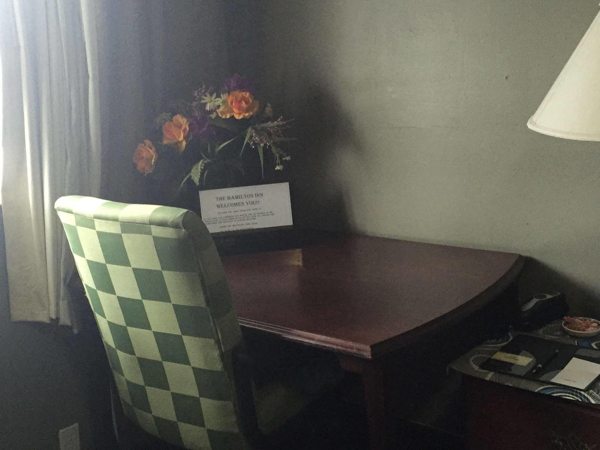 Hamilton Inn Стърбридж Екстериор снимка