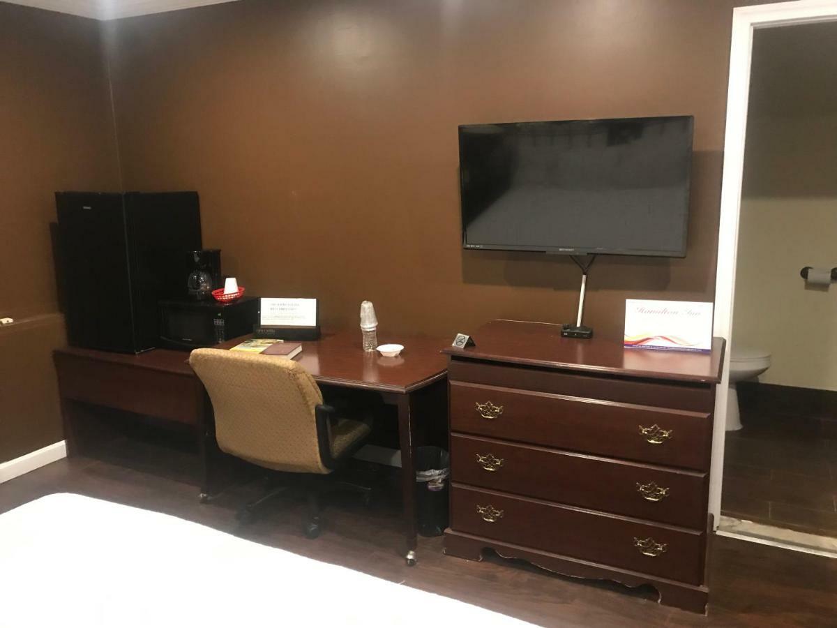 Hamilton Inn Стърбридж Екстериор снимка
